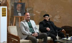 تمثال فؤاد حداد يزيّن بيت الشعر العربي في القاهرة